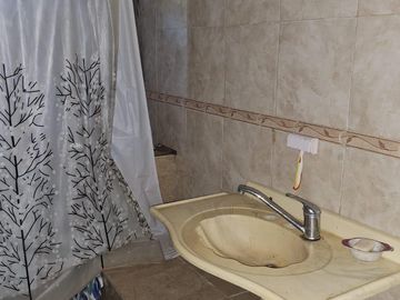 Terreno con casa en Francisco Alvarez (Moreno)