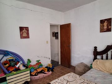 Terreno con casa en Francisco Alvarez (Moreno)