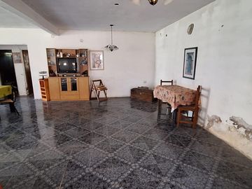 Terreno con casa en Francisco Alvarez (Moreno)