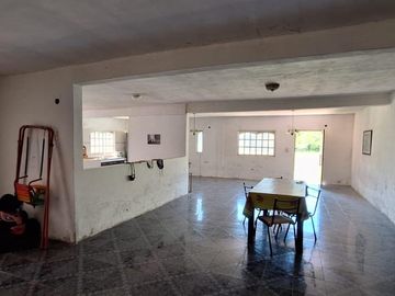 Terreno con casa en Francisco Alvarez (Moreno)