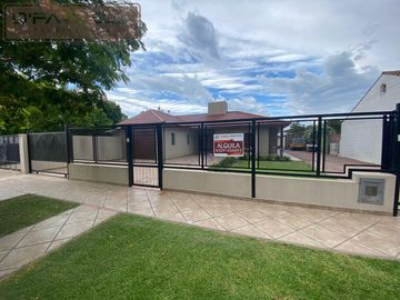 Casa / Chalet - Calle 5 entre 34 y 36 - Zona VI - Miramar