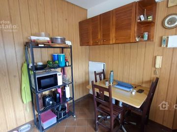Depto en dúplex con cochera doble a 3 cuadras de av. Maipú