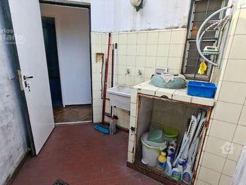 Depto en dúplex con cochera doble a 3 cuadras de av. Maipú
