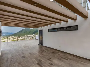LOMAS DE MONTECRISTO. ESPECACULAR RESIDENCIA CON 3 NIVELES Y UNA PRECIOSA ALBERCA. OPORTUNIDAD ÚNICA