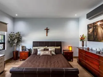 LOMAS DE MONTECRISTO. ESPECACULAR RESIDENCIA CON 3 NIVELES Y UNA PRECIOSA ALBERCA. OPORTUNIDAD ÚNICA