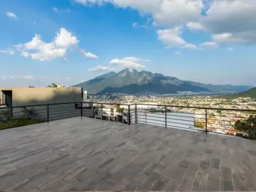 LOMAS DE MONTECRISTO. ESPECACULAR RESIDENCIA CON 3 NIVELES Y UNA PRECIOSA ALBERCA. OPORTUNIDAD ÚNICA