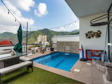 LOMAS DE MONTECRISTO. ESPECACULAR RESIDENCIA CON 3 NIVELES Y UNA PRECIOSA ALBERCA. OPORTUNIDAD ÚNICA