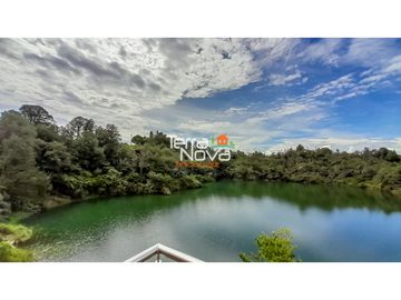 Finca  con hermosa vista a bosque nativo en venta Guatapé