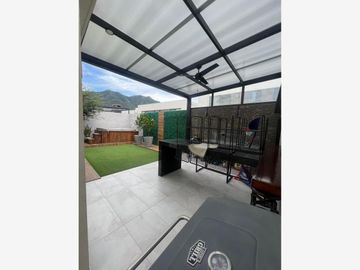 Casa en Venta en Fontana Residencial, Santiago, Nuevo León