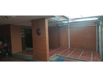 VENDO CASA EN LA ESMERALDA- MI