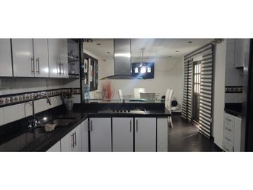 VENDO CASA EN LA ESMERALDA- MI