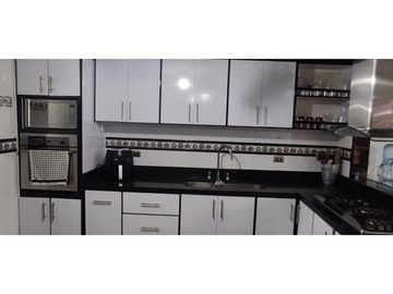 VENDO CASA EN LA ESMERALDA- MI
