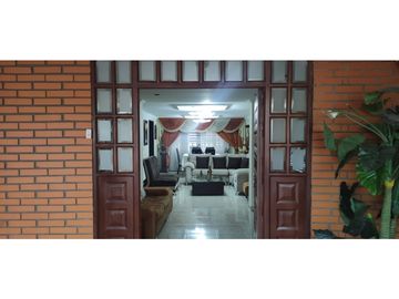 VENDO CASA EN LA ESMERALDA- MI
