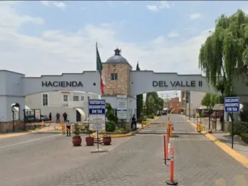 Casa en venta en Valle de la Hacienda, Toluca, México