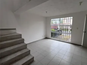 Casa en venta en Valle de la Hacienda, Toluca, México