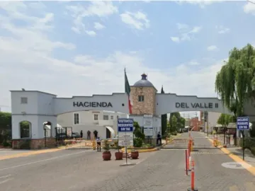 Casa en venta en Valle de la Hacienda, Toluca, México