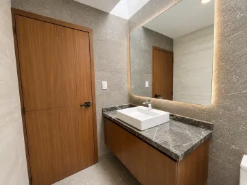CASA EN VENTA FRENTE A ÁREA VERDE EN BARRIO CASCATTA, LOMAS DE ANGELÓPOLIS III