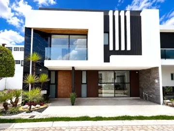CASA EN VENTA FRENTE A ÁREA VERDE EN BARRIO CASCATTA, LOMAS DE ANGELÓPOLIS III