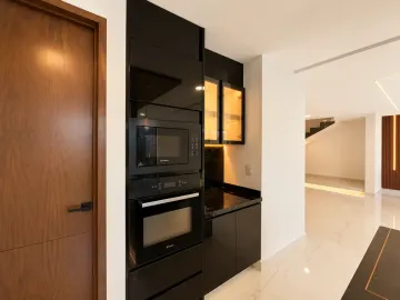 CASA EN VENTA FRENTE A ÁREA VERDE EN BARRIO CASCATTA, LOMAS DE ANGELÓPOLIS III