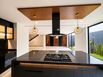 CASA EN VENTA FRENTE A ÁREA VERDE EN BARRIO CASCATTA, LOMAS DE ANGELÓPOLIS III