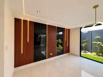 CASA EN VENTA FRENTE A ÁREA VERDE EN BARRIO CASCATTA, LOMAS DE ANGELÓPOLIS III