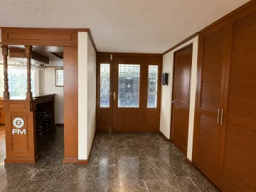 CASA TRADICIONAL POBLANA EN EL CERRITO A UNAS CALLES DE PLAZA CRYSTAL