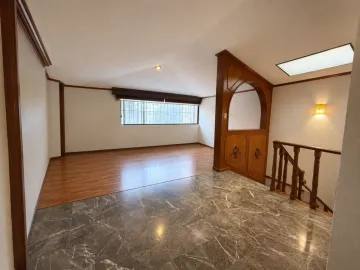 CASA TRADICIONAL POBLANA EN EL CERRITO A UNAS CALLES DE PLAZA CRYSTAL