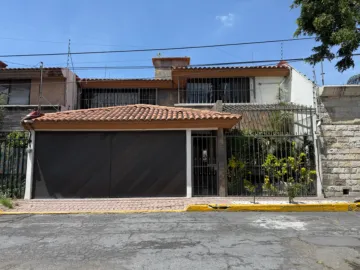 CASA TRADICIONAL POBLANA EN EL CERRITO A UNAS CALLES DE PLAZA CRYSTAL