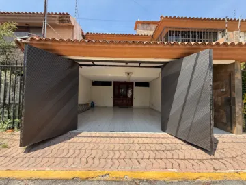 CASA TRADICIONAL POBLANA EN EL CERRITO A UNAS CALLES DE PLAZA CRYSTAL