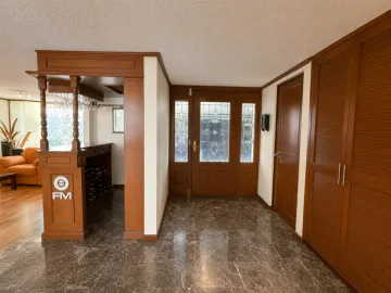 CASA TRADICIONAL POBLANA EN EL CERRITO A UNAS CALLES DE PLAZA CRYSTAL