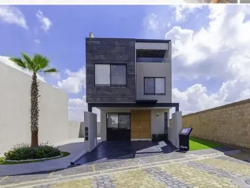 Casa en venta en la Rioja ,jardín y casa club.