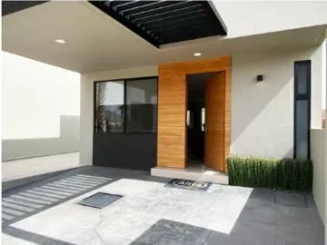 Casa en venta en la Rioja ,jardín y casa club.