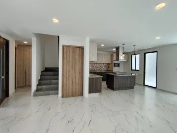 CASA EN VENTA EN FRACCIONAMIENTO CERRADO DE CUAUTLANCINGO.