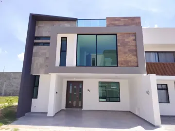 CASA EN VENTA EN FRACCIONAMIENTO CERRADO DE CUAUTLANCINGO.