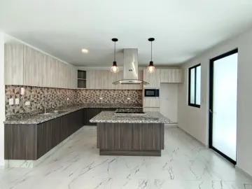 CASA EN VENTA EN FRACCIONAMIENTO CERRADO DE CUAUTLANCINGO.