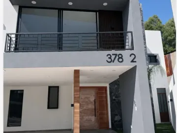 Casa en venta en Arboreto, San Pedro Cholula: Amplia y moderna con jardín