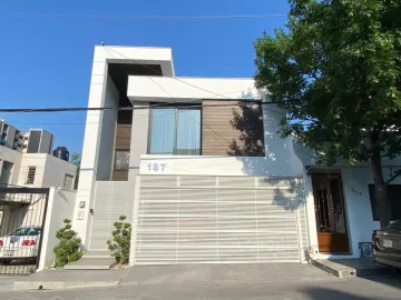 Casa en Venta en El Centro de San Pedro Garza Garcia