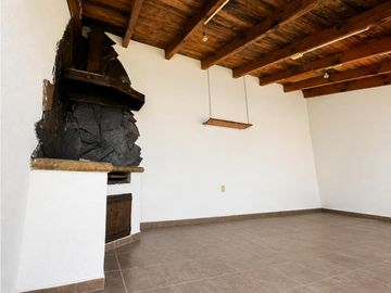 CASA EN VENTA DE UN NIVEL CON EXCEDENTE EN PIRAMIDES QUERETARO