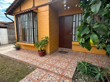 Oportunidad única! Amplia casa de 3 dormitorios y 2 baños