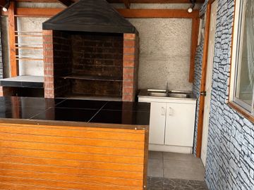 Oportunidad única! Amplia casa de 3 dormitorios y 2 baños