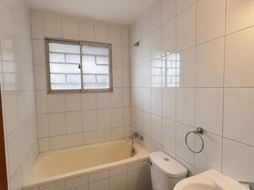 Oportunidad única! Amplia casa de 3 dormitorios y 2 baños