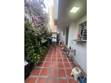 SE ARRIENDA CASA COMERCIAL EN EL BARRIO BETANIA