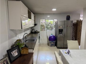 SE ARRIENDA CASA COMERCIAL EN EL BARRIO BETANIA