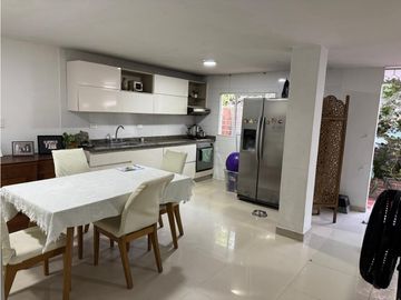 SE ARRIENDA CASA COMERCIAL EN EL BARRIO BETANIA