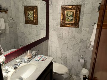 SE VENDE APARTAMENTO EN ZONA EXCLUSIVA DE LA CIUDAD