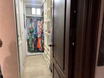SE VENDE APARTAMENTO EN ZONA EXCLUSIVA DE LA CIUDAD