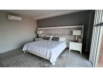 SE VENDE LUJOSO APARTAMENTO DUPLEX