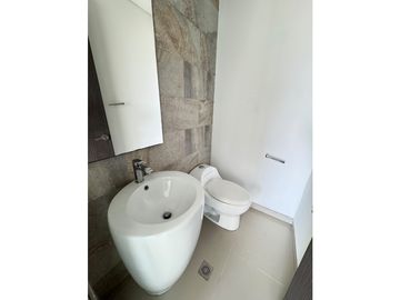 SE ARRIENDA HERMOSO APARTAMENTO MUY CERCA A MALL PLAZA