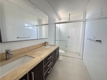 SE ARRIENDA HERMOSO APARTAMENTO MUY CERCA A MALL PLAZA