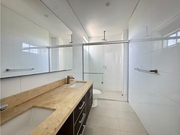 SE ARRIENDA HERMOSO APARTAMENTO MUY CERCA A MALL PLAZA